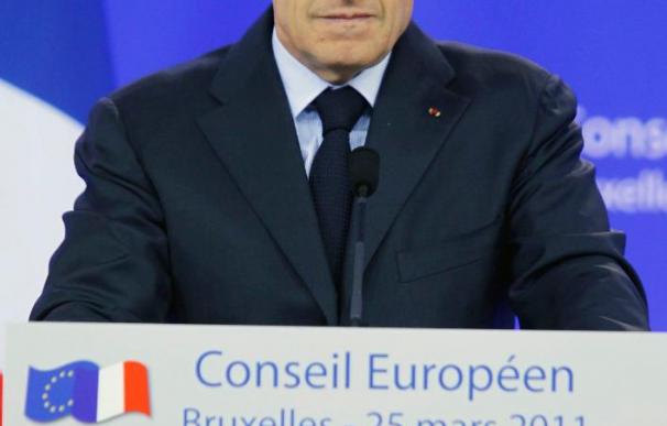 Sarkozy insta a "apretarse el cinturón" para no acabar como Grecia o Portugal