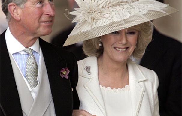 Philip Treacy promete sombreros extravagantes en la boda real