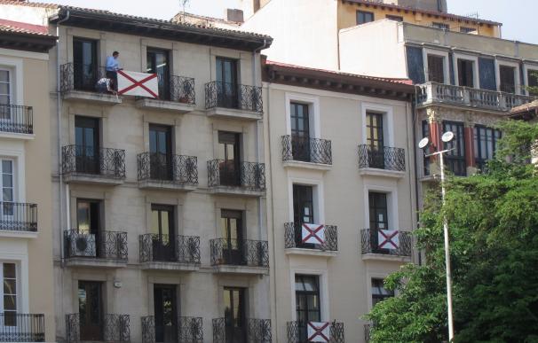Cien banderas de Logroño engalanarán la Plaza del Mercado en San Bernabé