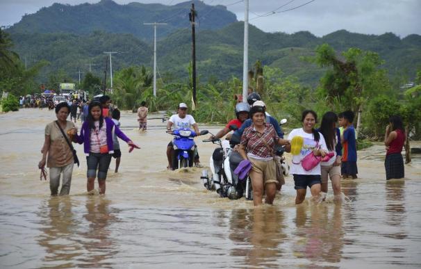 Al menos 35 muertos en el centro y sur de Filipinas por una tormenta tropical