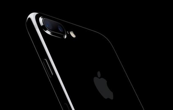 Apple logra un récord de ventas gracias al iPhone, pero gana un 2,5% menos