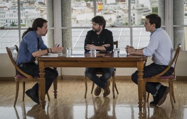 Pablo Iglesias y Albert Rivera se enzarzan en un bronco rifirrafe por Venezuela y los refugiados