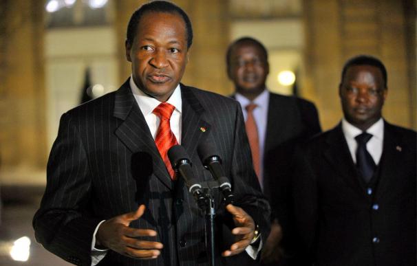 El presidente de Burkina Faso disuelve el Gobierno para hacer frente a un motín en el Ejército