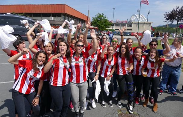 Las jugadoras del Athletic Club celebran el título de Liga en Lezama