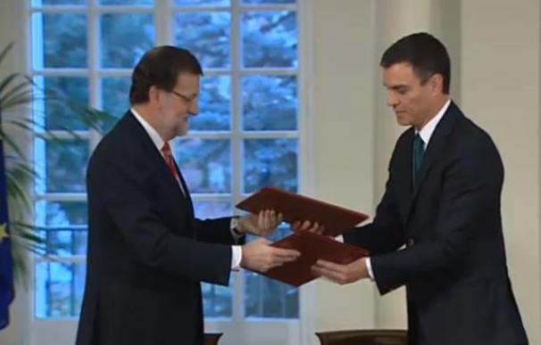 El presidente del Gobierno y el secretario general del PSOE firman el Acuerdo de lucha contra el terrorismo