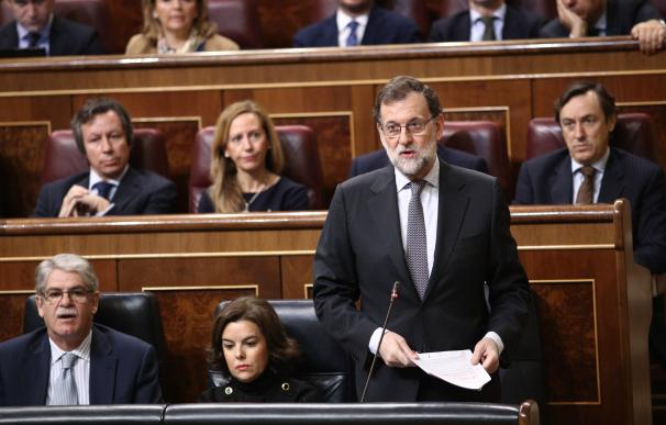 El PSOE exige a Rajoy que pida perdón pero éste se limita a "asumir como propias" las palabras de Cospedal