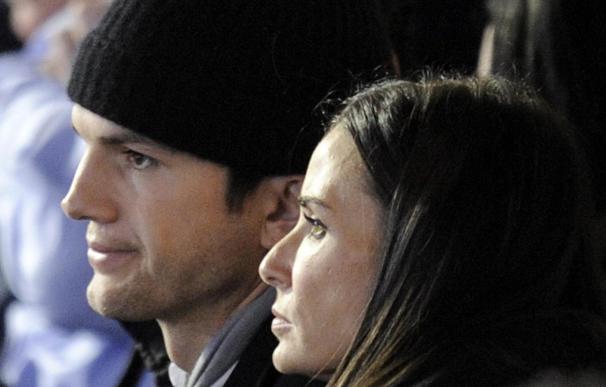 Ashton Kutcher pide el divorcio a Demi Moore un año después de separarse