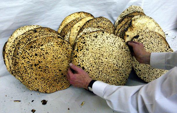 Durante la Pésaj, los judíos consumen pan ácimo en honor a los que escaparon de Egipto.