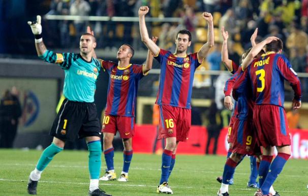 El Barcelona se asoma al título tras el haraquiri del Madrid en el Bernabéu