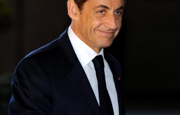Sarkozy decide la reagrupación "inmediata" de todos los franceses de Abiyán