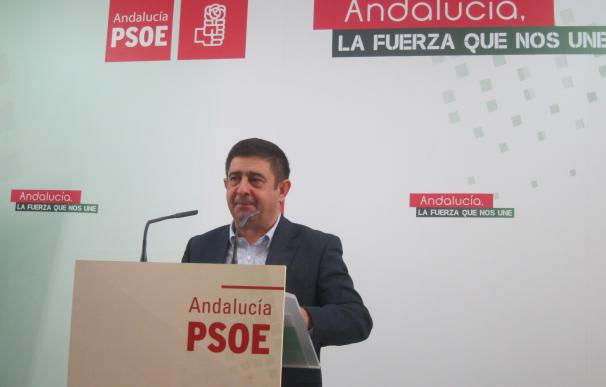 Reyes destaca la "honradez" de Zarrías, que vivió "uno de los momentos más duros" al pedir baja del PSOE