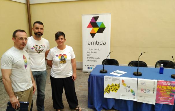 Lambda transforma las palabras de Cañizares en camisetas con el lema 'Sent la força' para el Día del Orgullo LGTBI