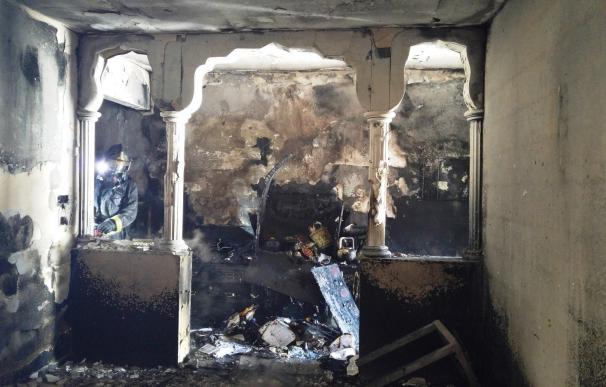 Extinguido el incendio de registrado en un inmueble de 14 viviendas de Alguazas