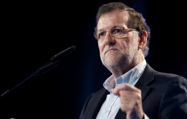 Rajoy dice que sus encuestas son "buenas" y el PP cree que calcular escaños es un "juego de artificio"