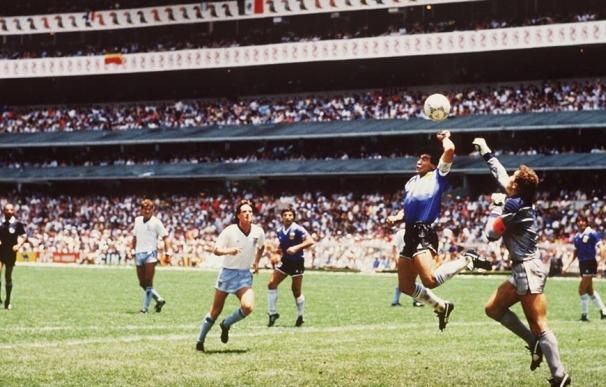 El día que Maradona batió a Inglaterra con la 'mano de Dios' y el 'gol del siglo'