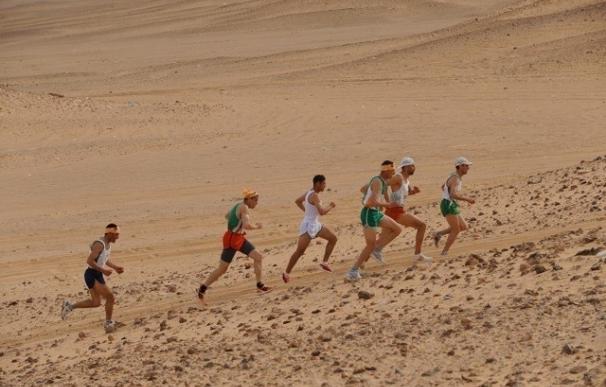 Cientos de corredores viajan a Argelia para participar en el Sahara Marathon 2017