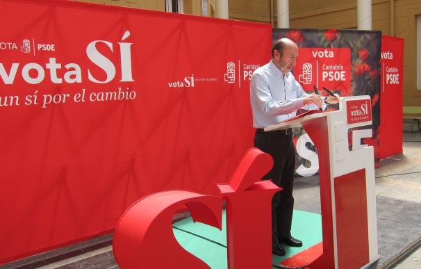 Rubalcaba pide el voto para el socialismo democrático frente a "la derecha enfangada y el populismo radical"