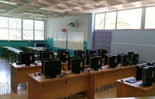 El Cabildo de Tenerife entrega ordenadores a centros educativos y entidades sin ánimo de lucro