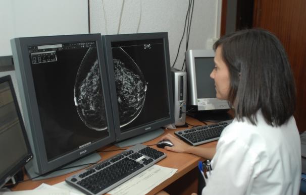 Un test genómico permite evitar la quimioterapia en un 40% de las mujeres con un subtipo de cáncer de mama