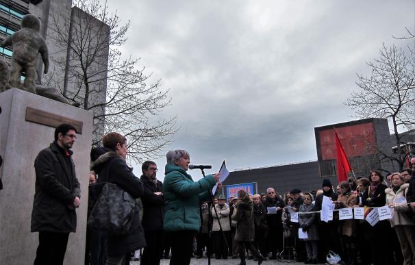 Cientos de personas homenajean en Pamplona a las víctimas de ETA