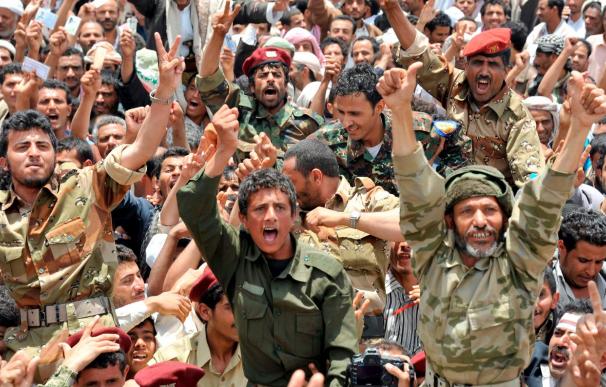 Choques entre opositores y policías en la ciudad yemení de Taiz