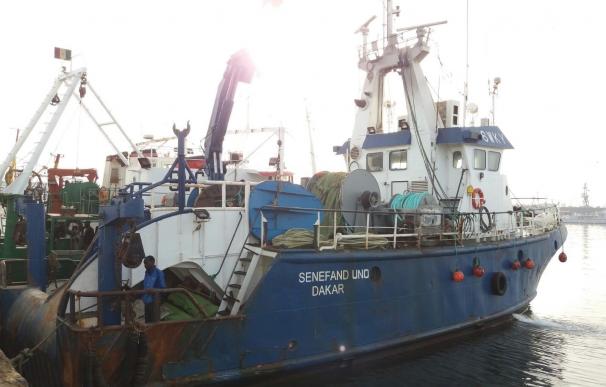Los tripulantes rescatados apuntan al sobrepeso como posible causa del naufragio del pesquero hundido en Senegal