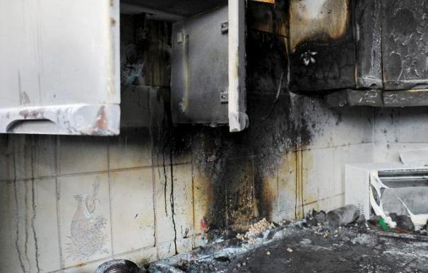 Cuatro intoxicados por humo al incendiarse la campana de una vivienda en Pamplona