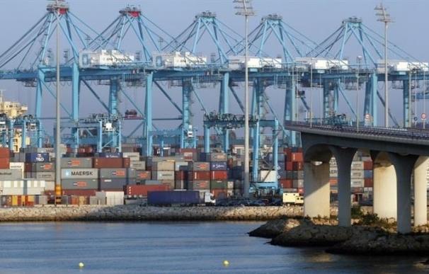 Fomento fija servicios mínimos de hasta el 100% para la huelga de estibadores en los puertos