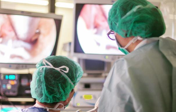 La cirugía de preservación de rodilla mejora la calidad de vida en pacientes menores de 50 años, según un especialista