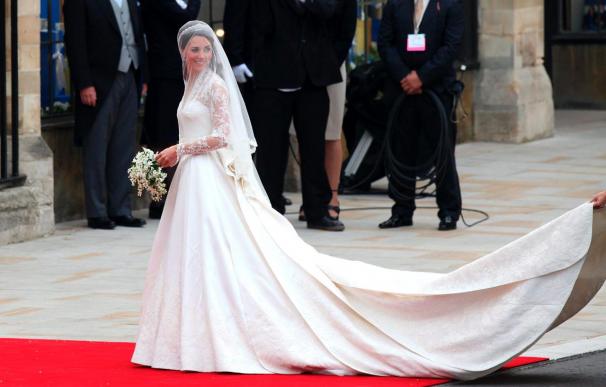 Kate Middleton deslumbra a su llegada a la abadía para casarse con Guillermo