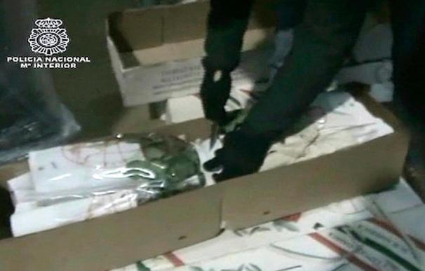 Tres detenidos en Barajas con más de 17 de kilos cocaína en forros de chaquetas