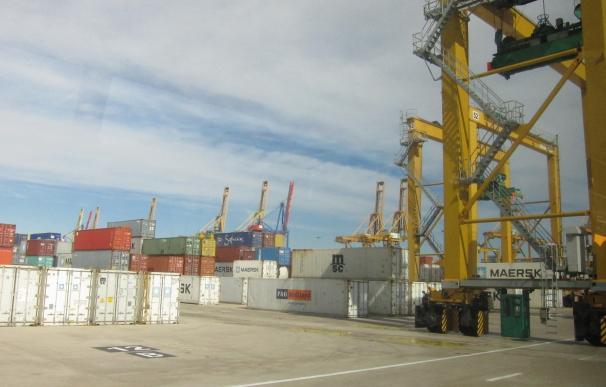 La APV dice que "la productividad no es la habitual" en el puerto de Valencia