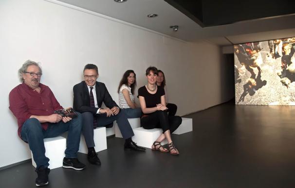 Escobar inaugura la exposición 'We are not alone', seleccionada en la Muestra de Arte Joven de La Rioja
