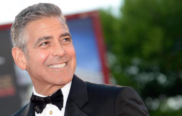 George Clooney y la abogada Amal Alamuddin están comprometidos, según People