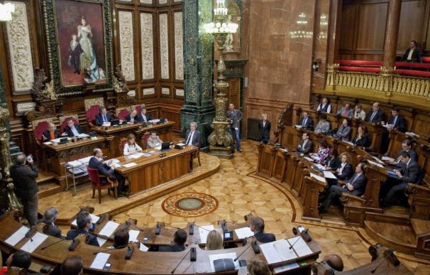 El Ayuntamiento de Barcelona prohíbe pasear desnudo o en bañador