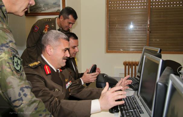 Una delegación del Ejército egipcio visita la Academia de Infantería de Toledo para conocer la formación de sus alumnos
