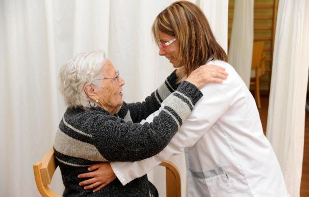 El 39% de los pacientes con Alzheimer alojados en residencias para mayores ha sufrido el uso de sujeciones físicas