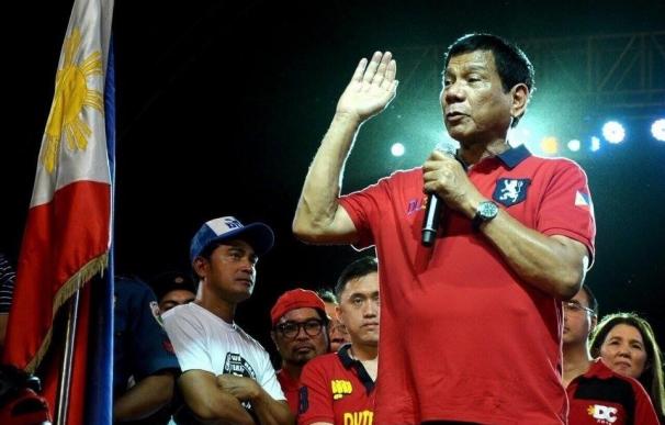 El aniversario del derrocamiento de Marcos suscita comparaciones con Duterte entre activistas filipinos