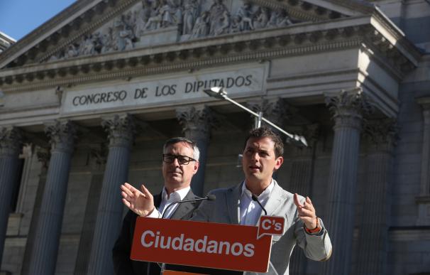 Rivera pide a PP y PSOE que estén abiertos a un "plan A, B o C" para que no gobiernen "populistas y separatistas"