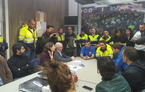 JxSí, Cs, PSC, SíQueEsPot y la CUP animan a luchar a los estibadores del Puerto de Barcelona
