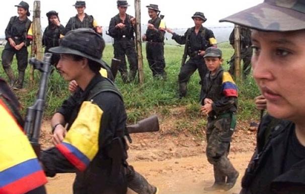 Las FARC confirman que tienen trece niños menores de 15 años entre sus filas y anuncian su entrega