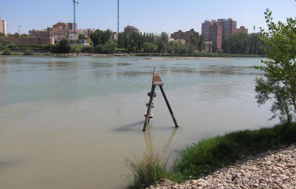 La crecida del Ebro llegará a su máximo caudal este jueves en la capital aragonesa