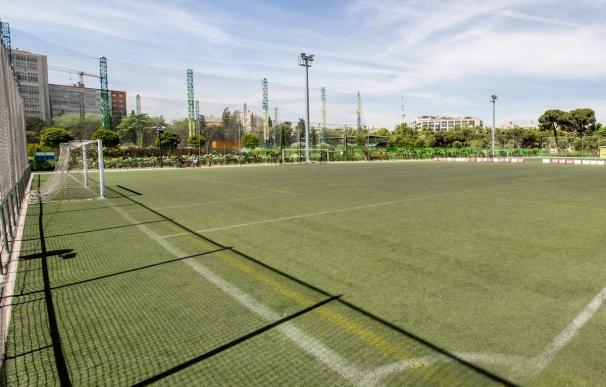 Madrid da 'in extremis' el visto bueno urbanístico a las pistas de fútbol y pádel del Canal y los niños podrán quedarse