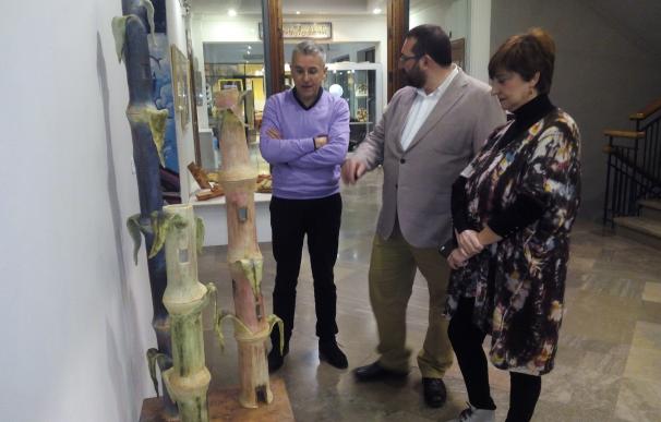 Una exposición en la Escuela de Arte de Granada indaga en las posibilidades artísticas de la cerámica