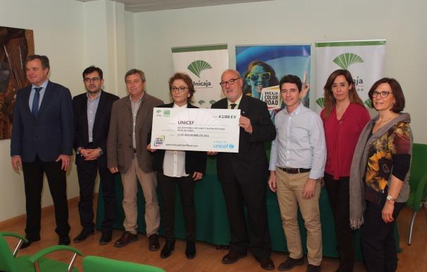 Unicaja entrega a Unicef los 2.000 euros recaudados en la carrera solidaria 'Unicaja Color Road'
