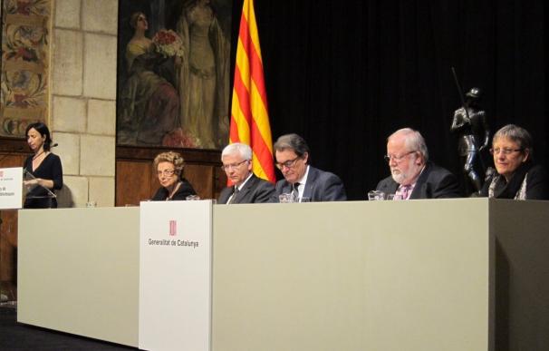 Mas: "Agresores de muchas épocas han procurado romper las piernas de la identidad catalana"