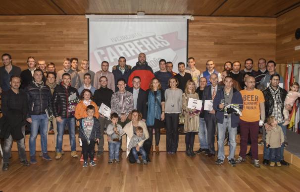 Logroño Deporte premia a los 37 mejores corredores que finalizaron el III Circuito Carreras 2016