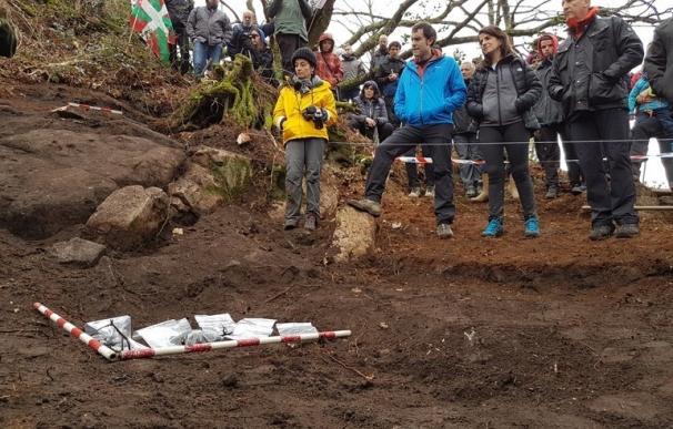 Gobierno vasco participa en la exhumación de restos mortales de un combatiente de la Guerra Civil en el monte Urkullu
