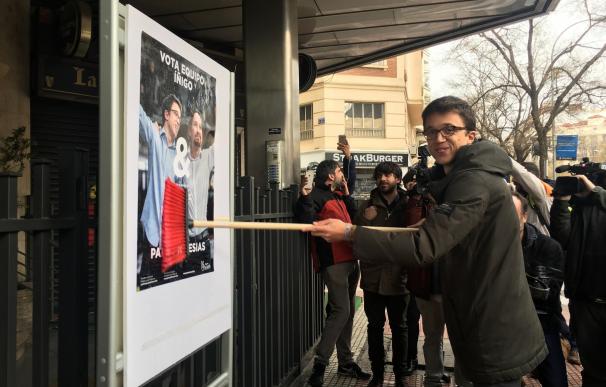 Errejón arranca su campaña con un cartel de su "tándem" con Pablo Iglesias: "Nos podéis tener a todos"
