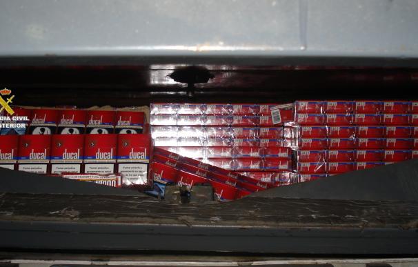 Intervenidas en La Línea 15.000 cajetillas de tabaco de contrabando en el doble fondo de un furgón